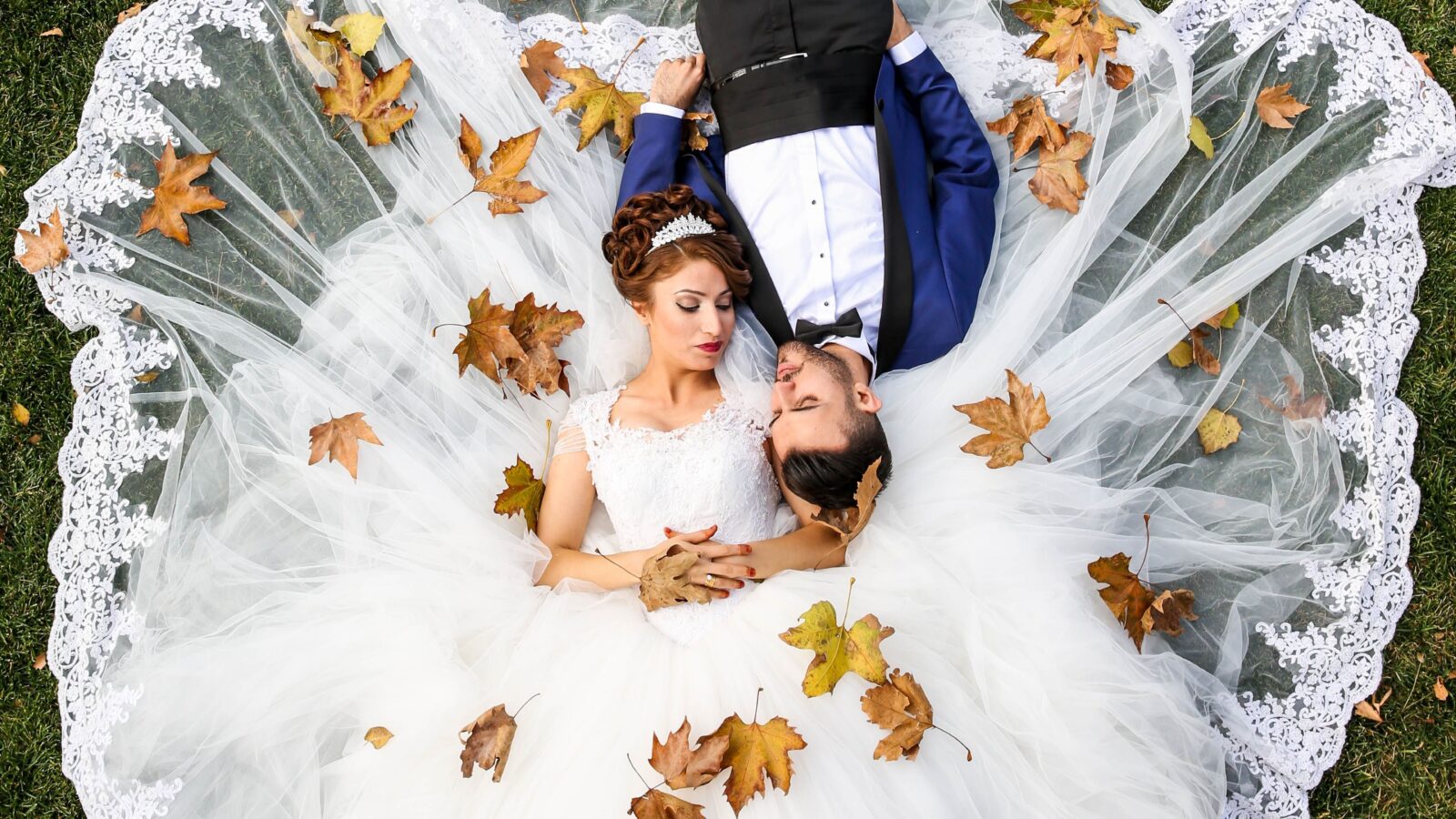 Newlyweds with a lace veil, intimate wedding in Saint-Tropez