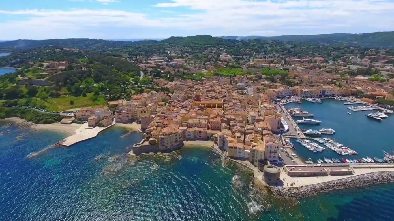 Aerial view of the port of Saint-Tropez – Azur Dream Saint-Tropez