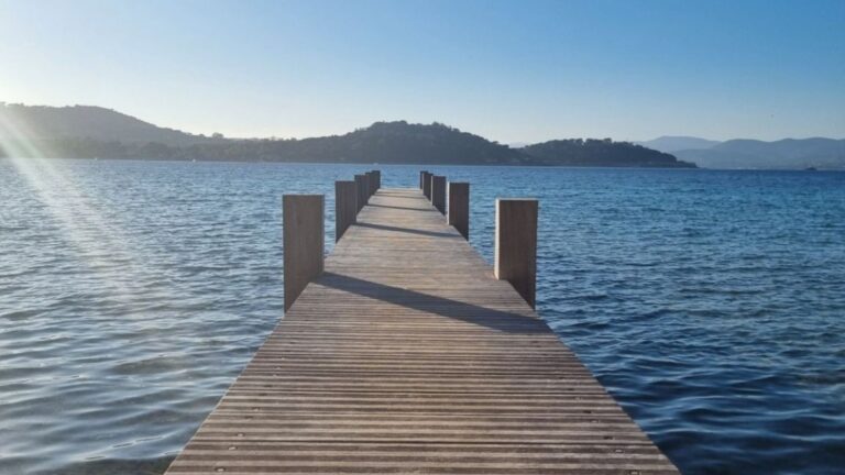 Saint-Tropez pontoon with direct access to luxury yachts – Azur Dream
