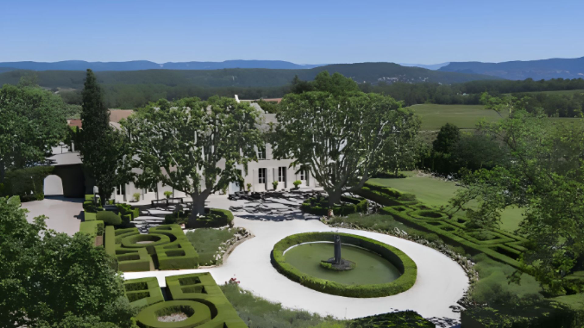 Luxury vineyard wedding at a French chateau in Saint-Tropez