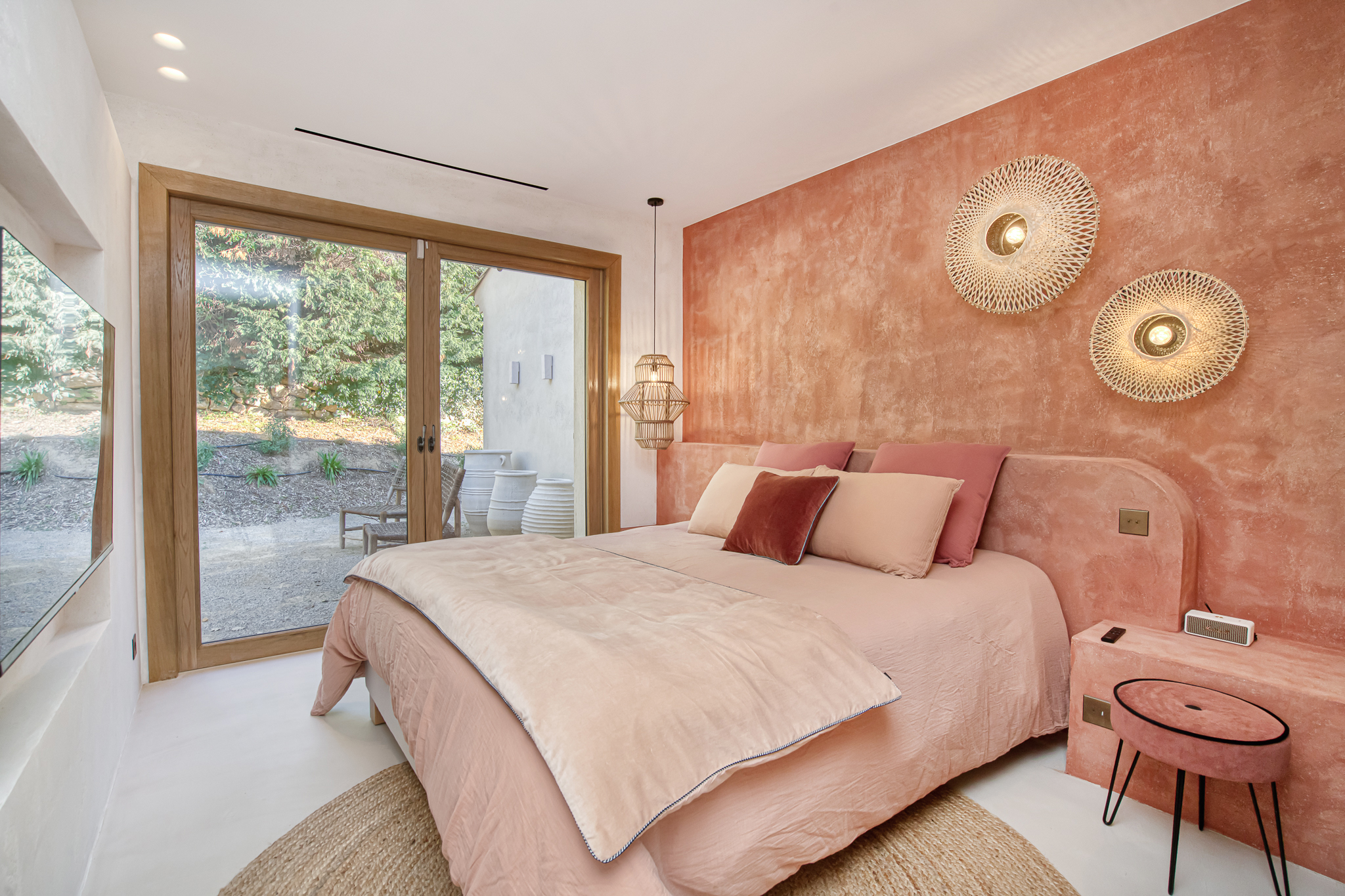 Bedroom in powder pink tones at Villa Nu