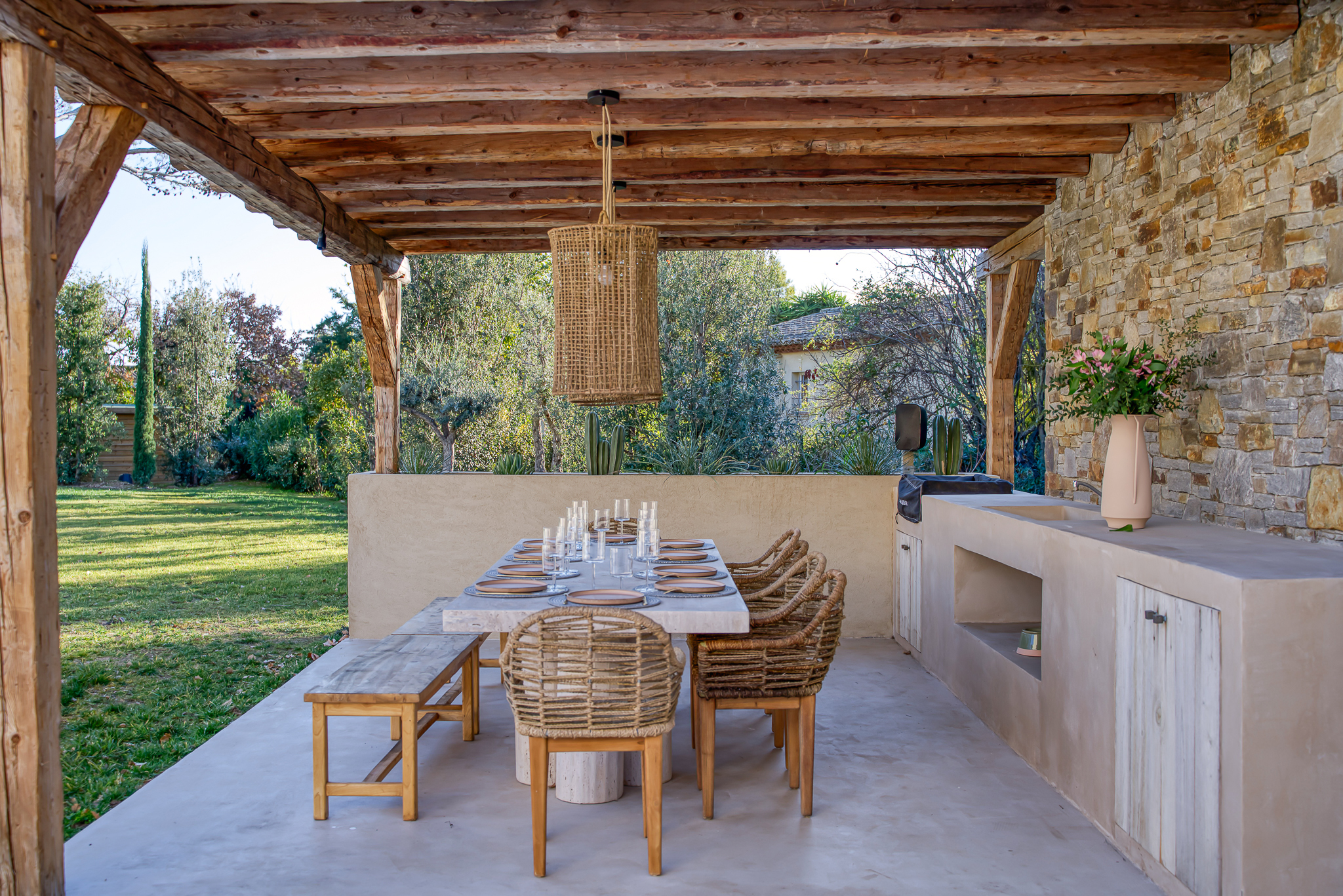 Summer kitchen under a pergola at Villa Nu