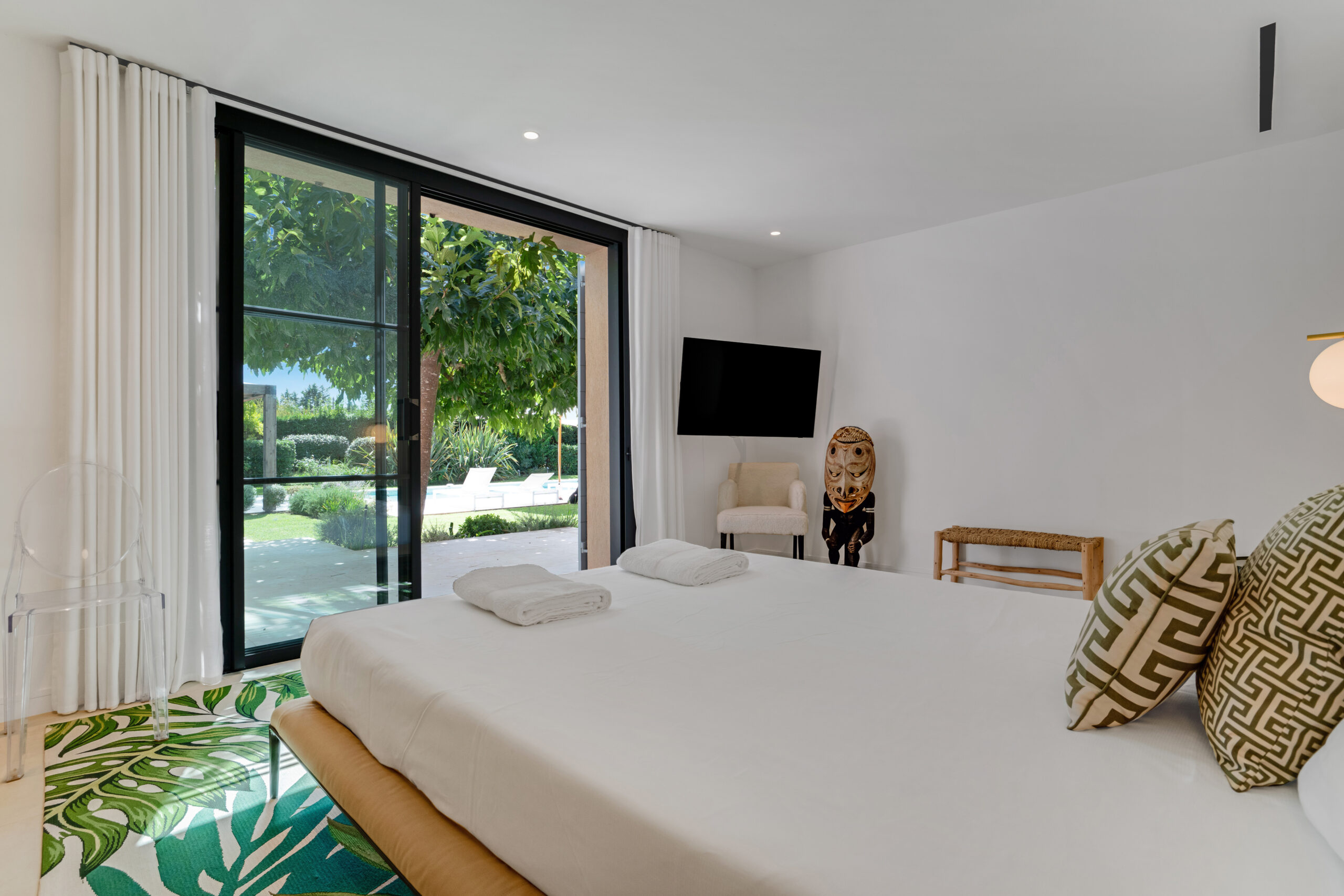 Bedroom opening onto the garden at Villa Charlotte in Saint-Tropez