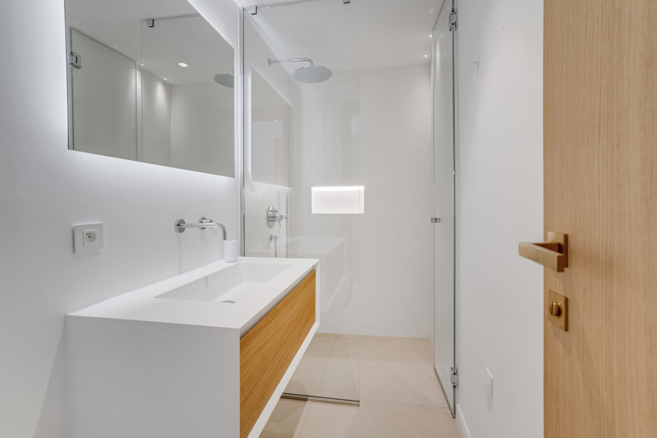 White and wood bathroom at Villa Charlotte