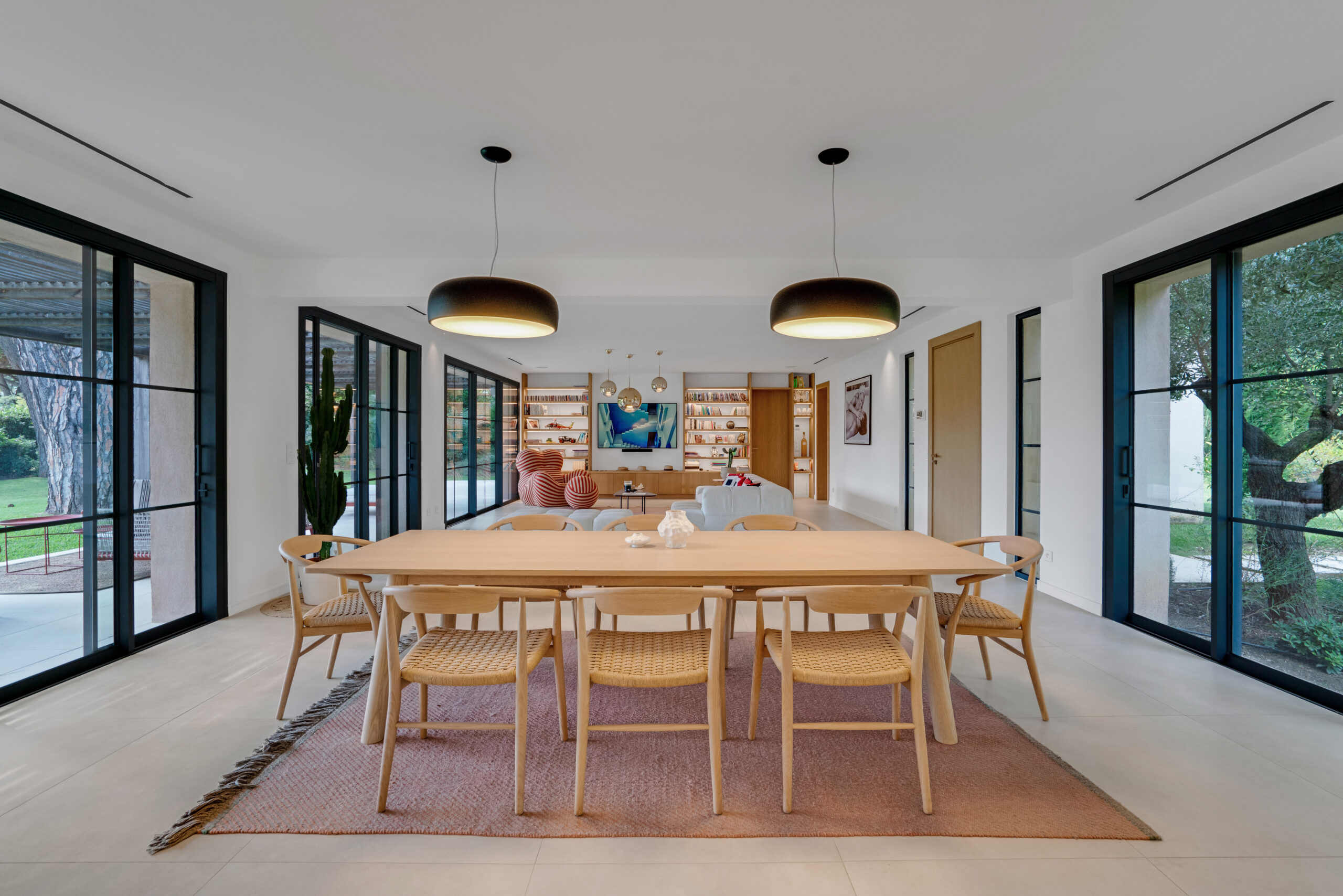 Bright dining room opening onto the garden at Villa Charlotte