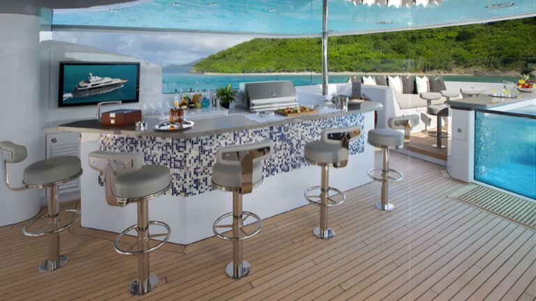 MUCHOS MAS luxury yacht charter in the Caribbean, photo 9 – Azur Dream Saint-Tropez