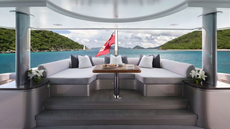 MUCHOS MAS luxury yacht charter in the Caribbean, photo 5 – Azur Dream Saint-Tropez