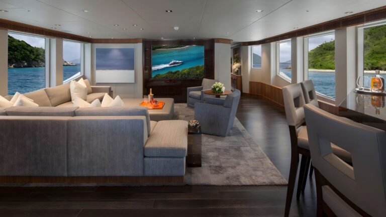 MUCHOS MAS luxury yacht charter in the Caribbean, photo 10 – Azur Dream Saint-Tropez