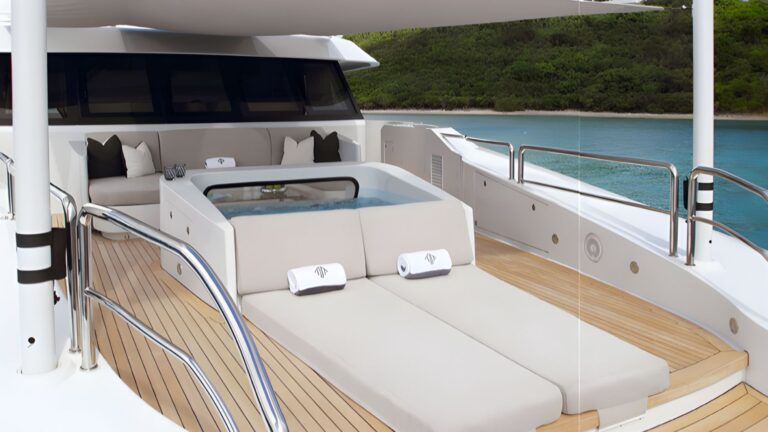 MUCHOS MAS luxury yacht charter in the Caribbean, photo 7 – Azur Dream Saint-Tropez