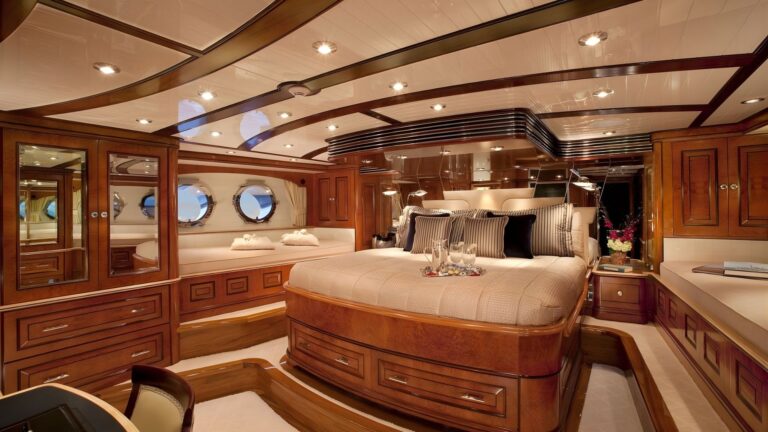 NADAN 46.1 m luxury yacht charter, photo 10 – Azur Dream Saint-Tropez