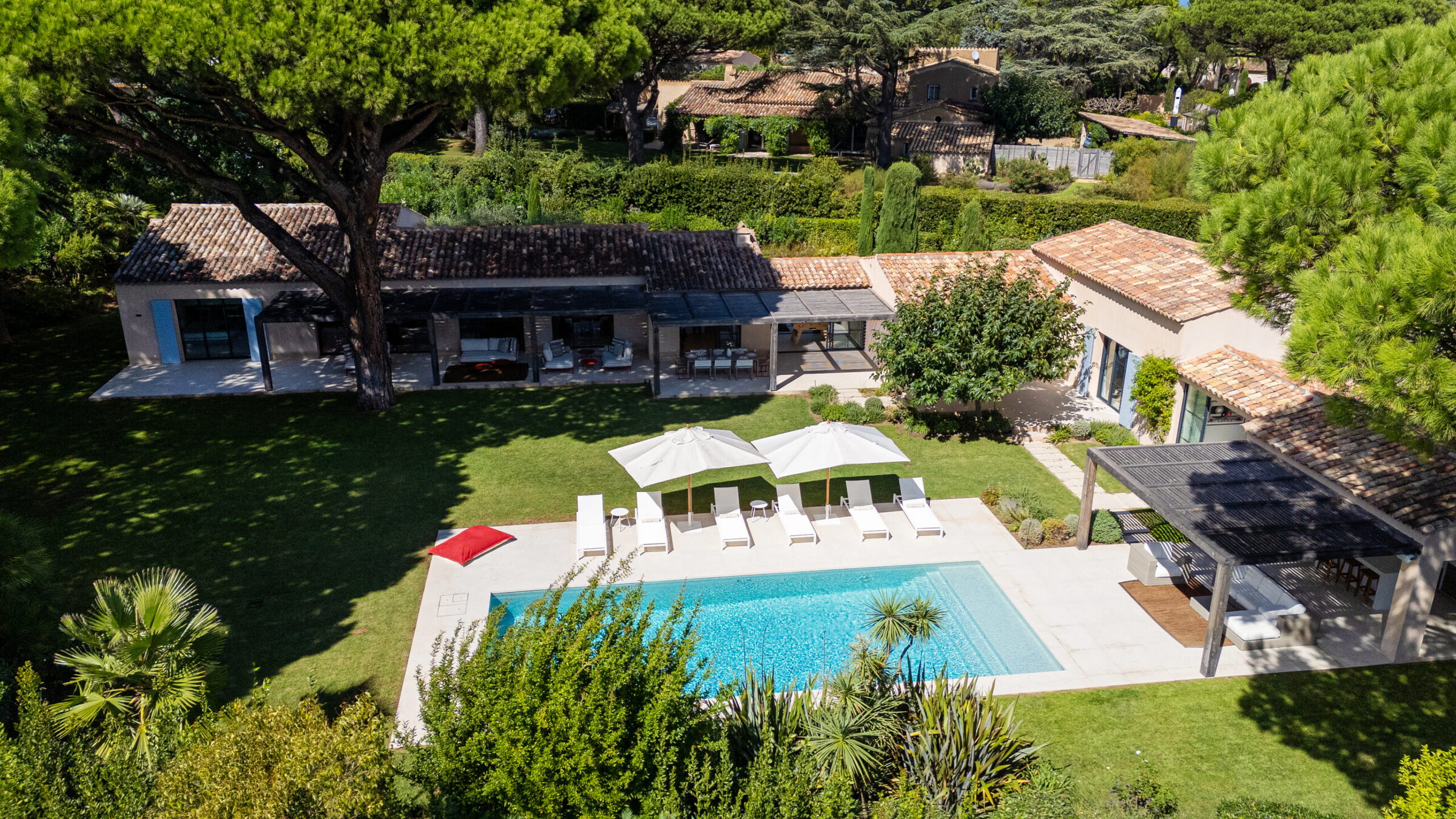 Drone view of Villa Charlotte in Les Parcs de Saint-Tropez, Azur Dream Saint-Tropez