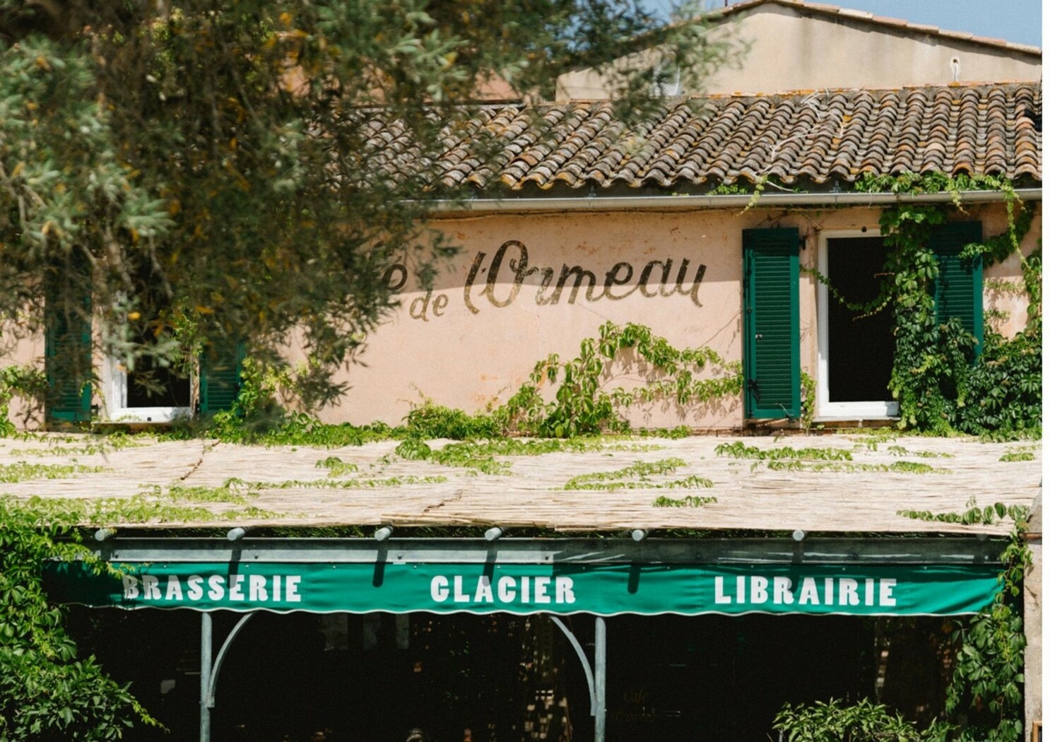 Café de l’Ormeau, place de l’Ormeau au cœur du village de Ramatuelle