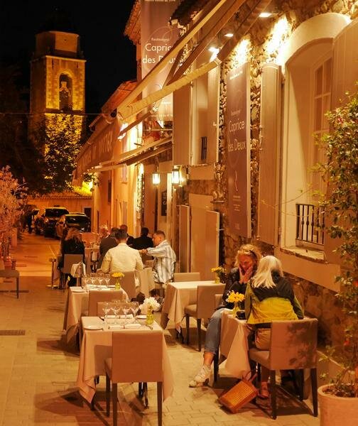 Au Caprice des Deux, Saint-Tropez · Vieux village — Un bistrot gastronomique intime depuis 1994, cuisine française de saison et truffes en vedette