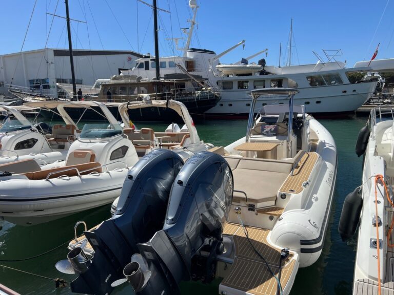Capelli Tempest 40 Revenge boat rental Saint-Tropez – Azur Dream Saint-Tropez