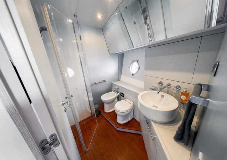 Yacht M/Y AICON 72 SL à louer à Saint-Tropez avec équipage, photo 12