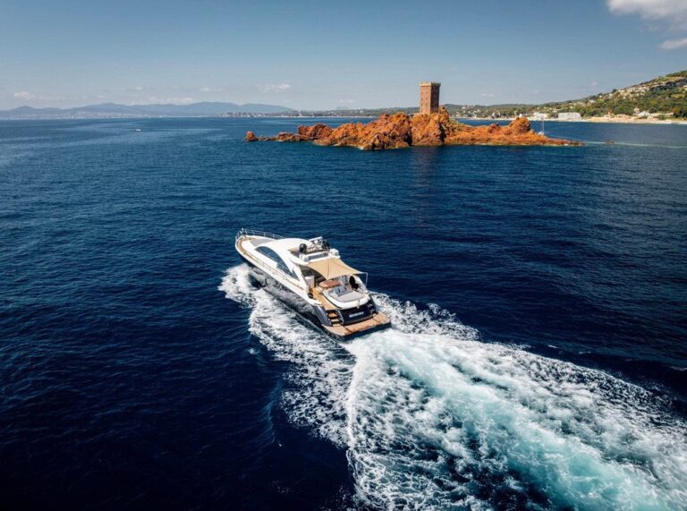 Yacht M/Y AICON 72 SL à louer à Saint-Tropez avec équipage, photo 2