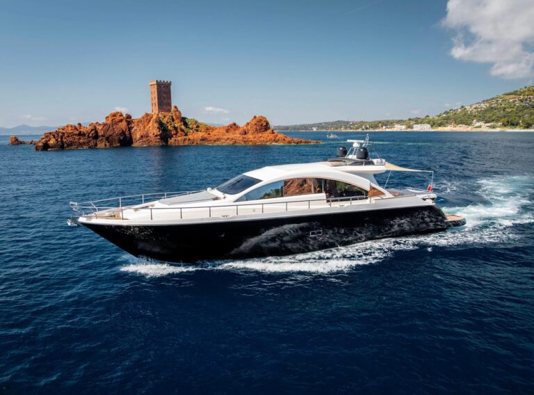 Location yacht M/Y AICON 72 SL Saint-Tropez – Azur Dream Saint-Tropez