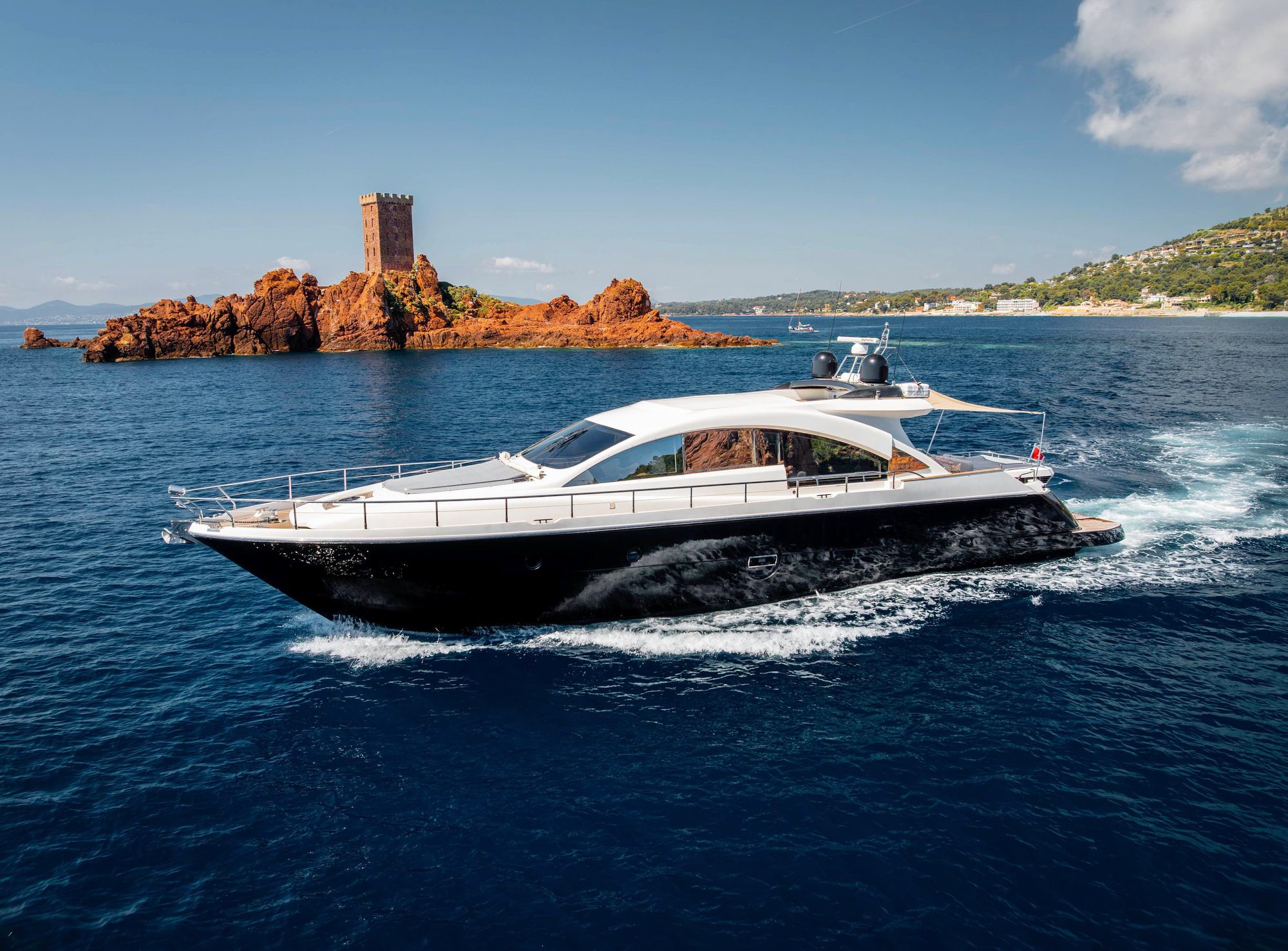 Location yacht M/Y AICON 72 SL Saint-Tropez – Azur Dream Saint-Tropez
