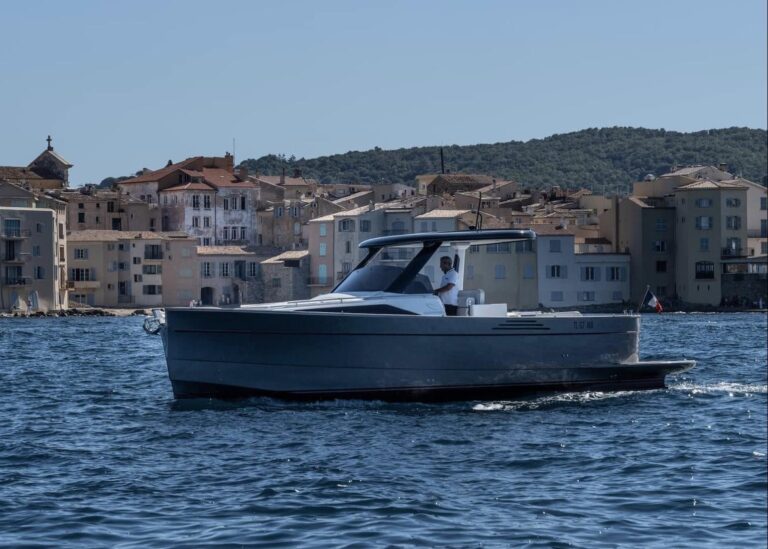 Location yacht M/Y APREAMARE GOZZO 35 Saint-Tropez – Azur Dream Saint-Tropez