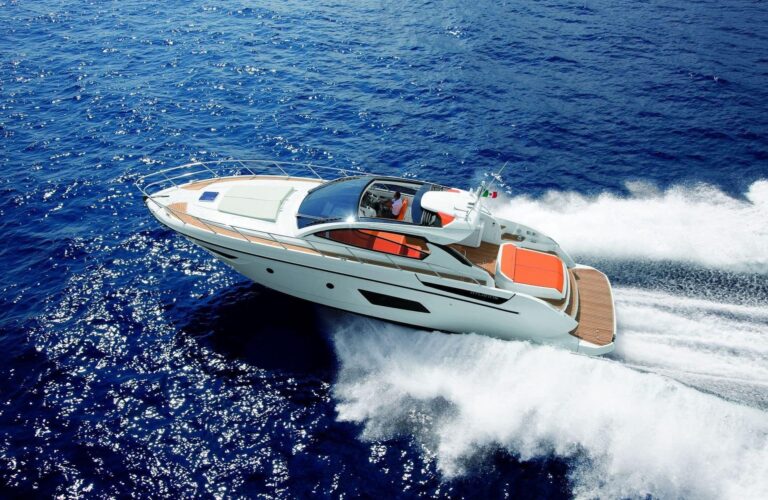 Yacht M/Y AZIMUT ATLANTIS 48 à louer à Saint-Tropez avec équipage, photo 2