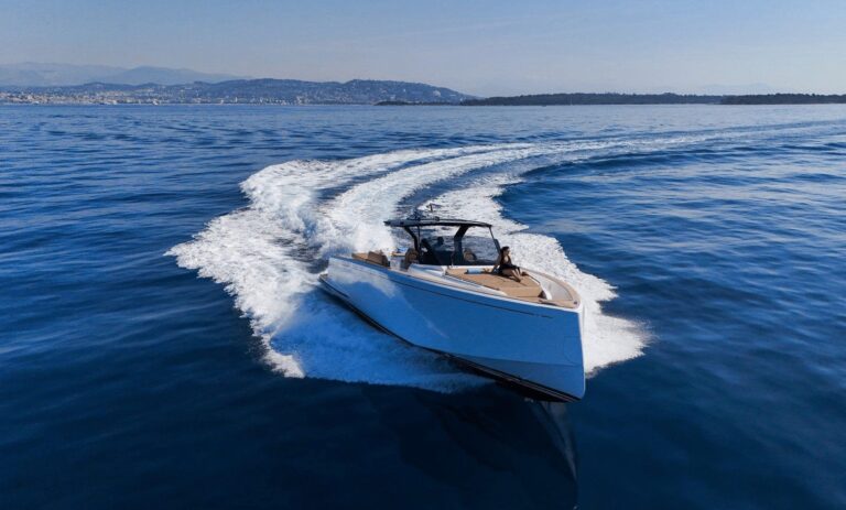 Location yacht M/Y PARDO 50 WHITE Saint-Tropez – Azur Dream Saint-Tropez