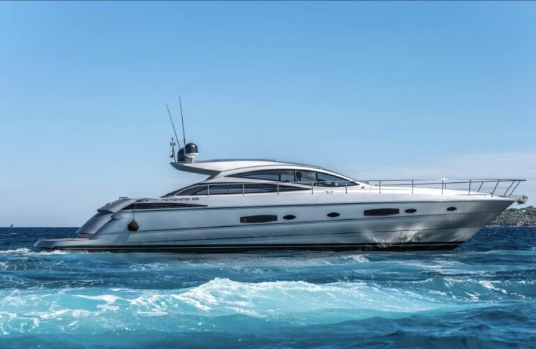 Yacht M/Y PERSHING 56 à louer à Saint-Tropez avec équipage, photo 2