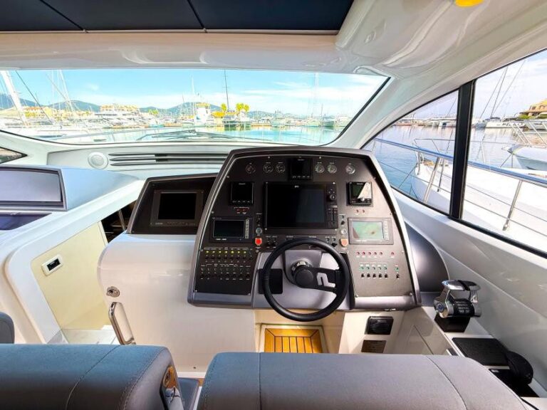 Yacht M/Y PERSHING 56 à louer à Saint-Tropez avec équipage, photo 5