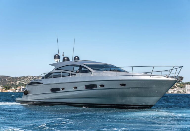 Yacht M/Y PERSHING 56 à louer à Saint-Tropez avec équipage, photo 9