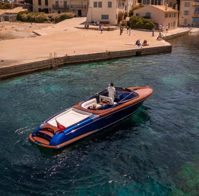 Yacht RIVA 3 SUPER AQUARIVA à louer à Saint-Tropez avec équipage, photo 11