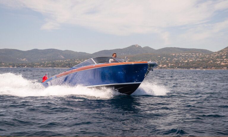 Location yacht RIVA 3 SUPER AQUARIVA Saint-Tropez – Azur Dream Saint-Tropez