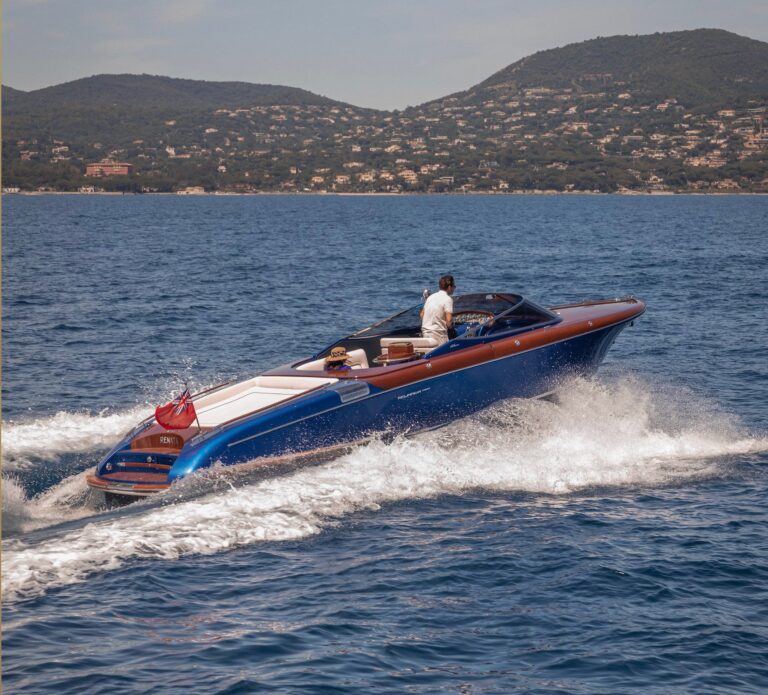 Yacht RIVA 3 SUPER AQUARIVA à louer à Saint-Tropez avec équipage, photo 9
