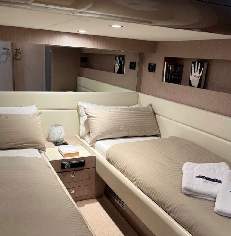 Yacht M/Y RIVA RIVALE 52 à louer à Saint-Tropez avec équipage, photo 11