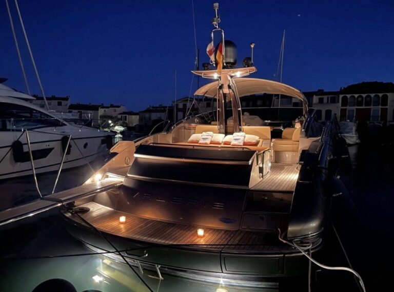 Yacht M/Y RIVA RIVALE 52 à louer à Saint-Tropez avec équipage, photo 2