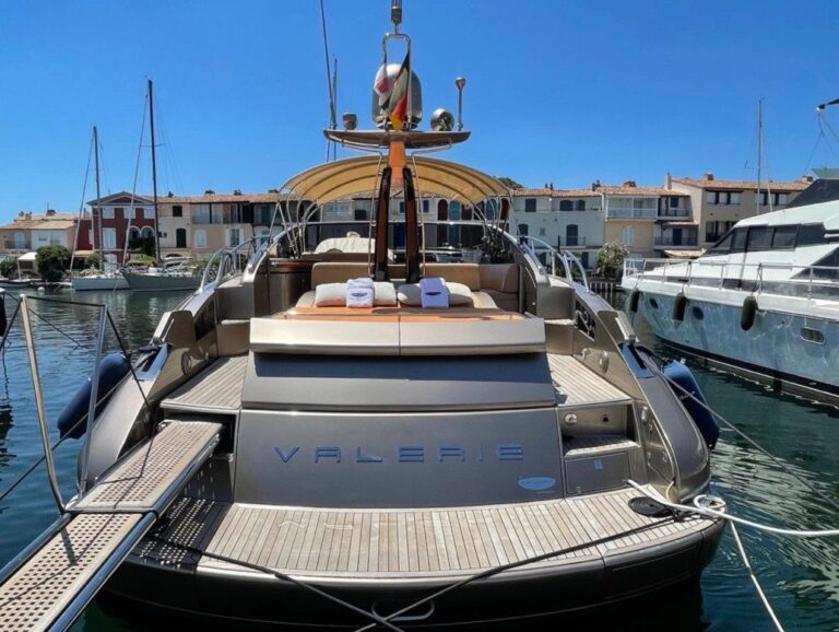 Yacht M/Y RIVA RIVALE 52 à louer à Saint-Tropez avec équipage, photo 3