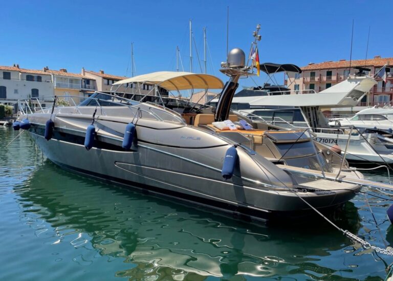 Yacht M/Y RIVA RIVALE 52 à louer à Saint-Tropez avec équipage, photo 4