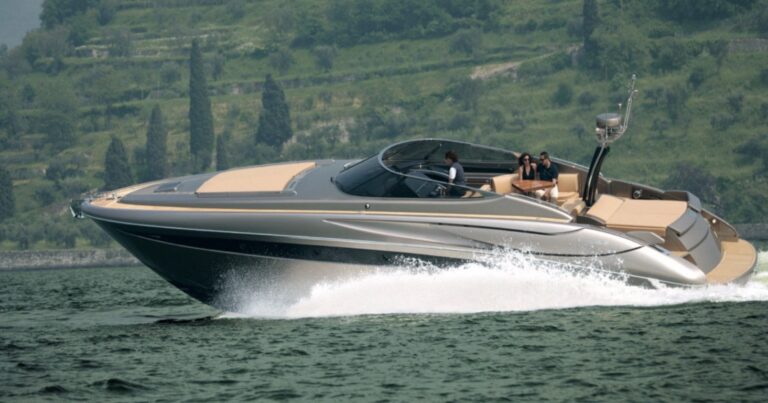Yacht M/Y RIVA RIVALE 52 à louer à Saint-Tropez avec équipage, photo 7