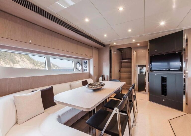 Yacht M/Y RIVA VIRTUS 63 à louer à Saint-Tropez avec équipage, photo 11