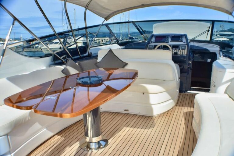 Yacht M/Y RIVA VIRTUS 63 à louer à Saint-Tropez avec équipage, photo 3