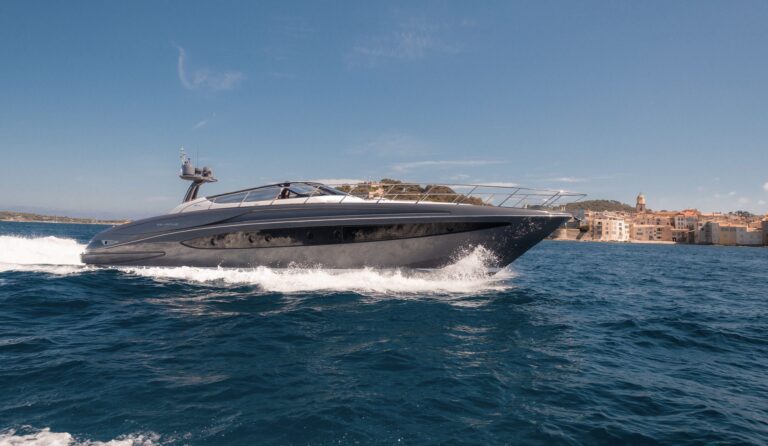 Yacht M/Y RIVA VIRTUS 63 à louer à Saint-Tropez avec équipage, photo 4