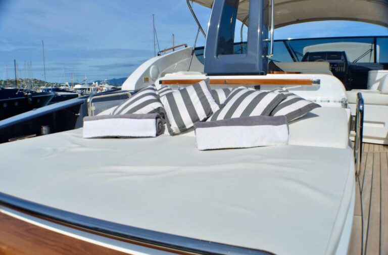 Yacht M/Y RIVA VIRTUS 63 à louer à Saint-Tropez avec équipage, photo 7