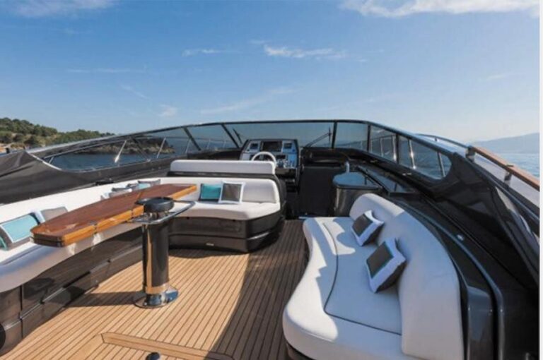 Yacht M/Y RIVA VIRTUS 63 à louer à Saint-Tropez avec équipage, photo 9