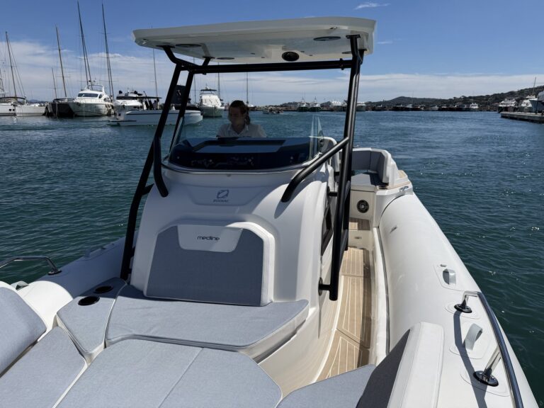 Zodiac Medline 9 Hard Top KB boat rental Saint-Tropez – Azur Dream Saint-Tropez