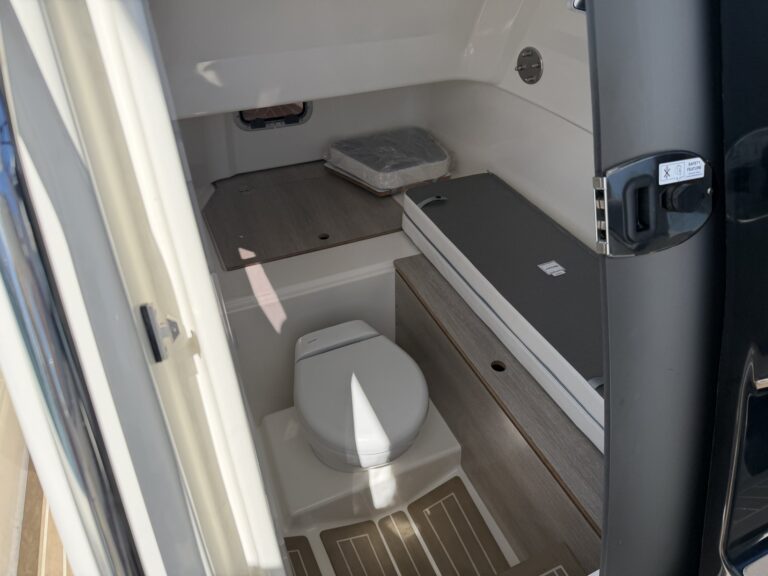 Zodiac Medline 9 Hard Top KB boat rental Saint-Tropez – Azur Dream Saint-Tropez