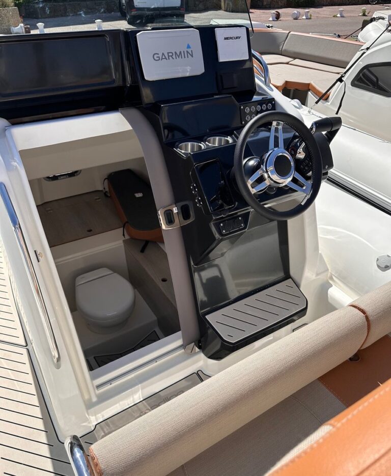Zodiac Medline 9 Lilou boat rental Saint-Tropez – Azur Dream Saint-Tropez
