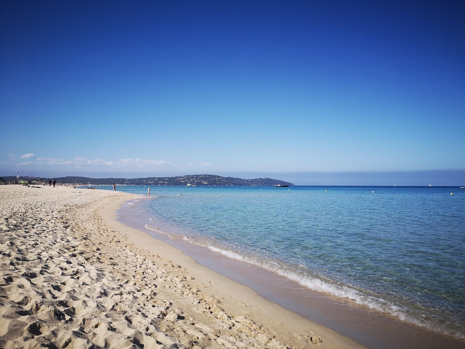 Le sable fin et l’eau turquoise de la plage de Pampelonne